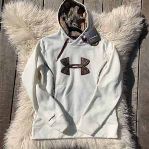 ⭐️Under Armour⭐️ White Camo Sweatshirt